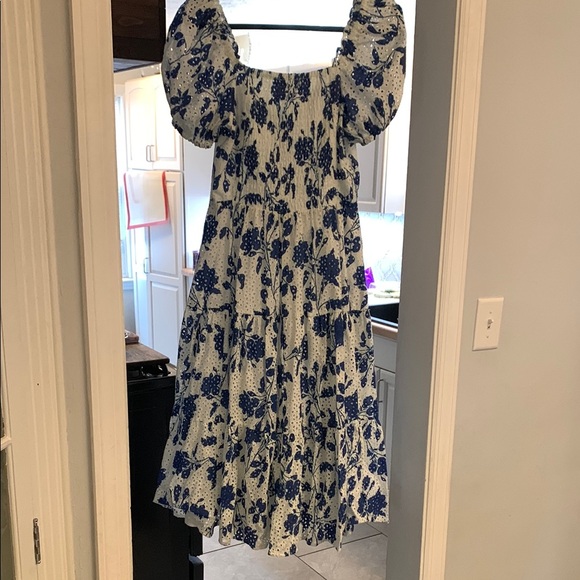 Blue and White Floral Puff Sleeve Dress - Picture 10 of 12
